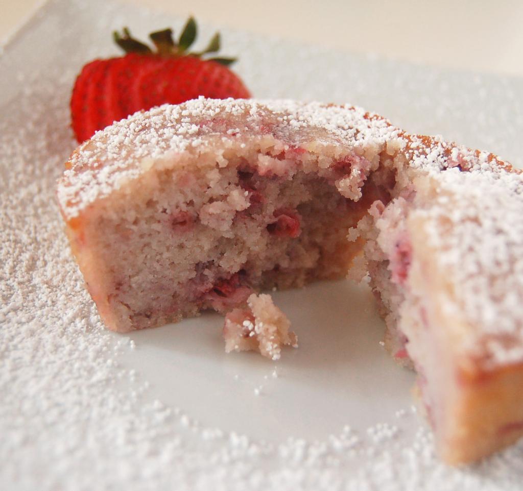 Strawberry Almond Cakes | Culinary Cool
