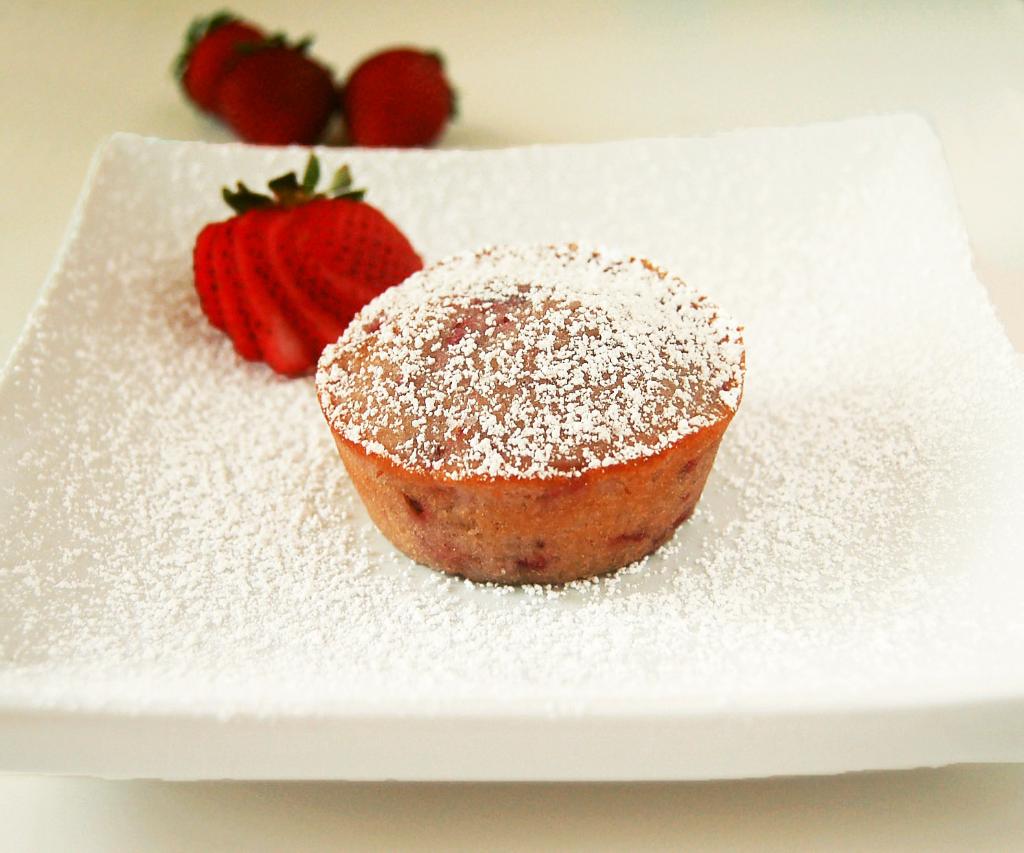 Strawberry Almond Cakes | Culinary Cool