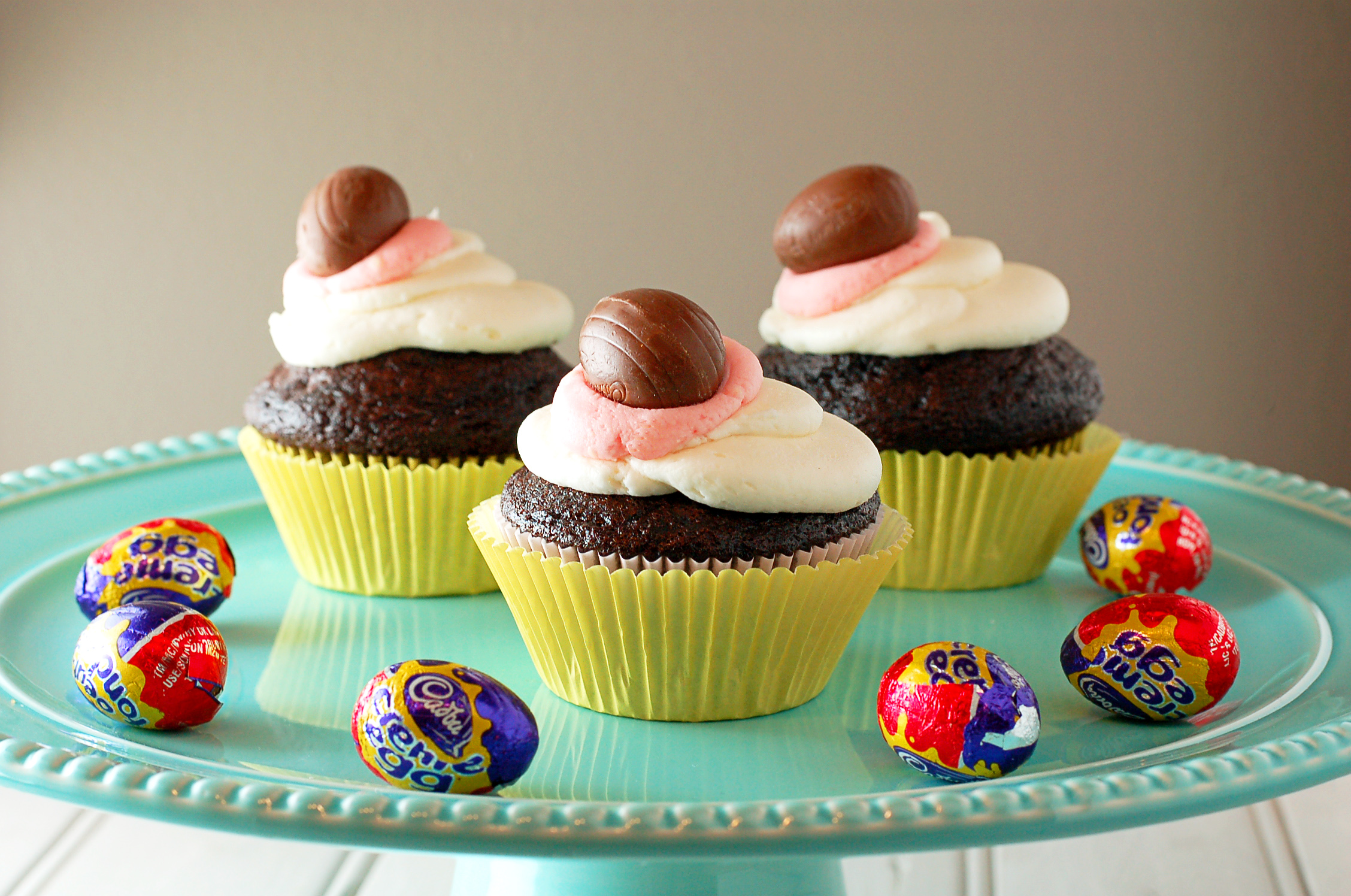 Mini Creme Egg Cupcakes - Culinary Cool